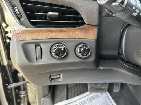 Used 2017 Cadillac Escalade Premium Luxury image 18
