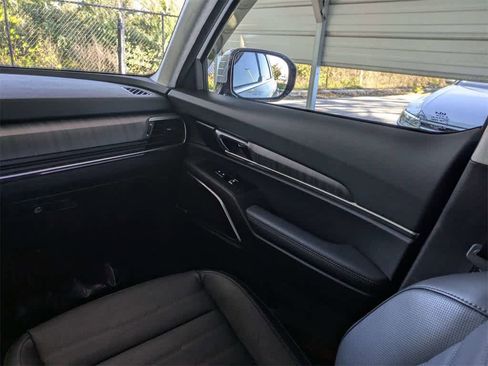 Used 2024 Kia Telluride SX Prestige w/ Towing Package image 27