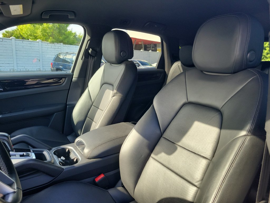 Used 2021 Porsche Cayenne AWD/4WD image 25