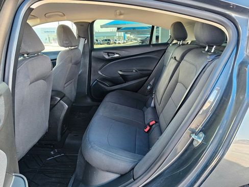 Used 2018 Chevrolet Cruze LT w/ Convenience Package image 18