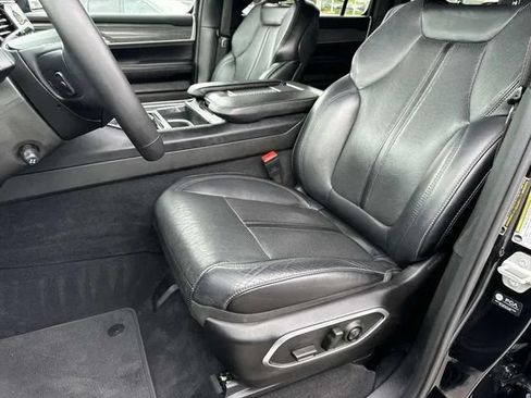 Used 2024 Jeep Wagoneer L Series II w/ Flexible Seating Group AWD/4WD image 38