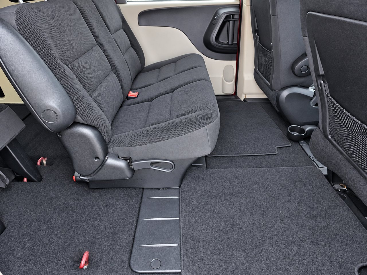 Used 2019 Dodge Grand Caravan SE FWD image 26
