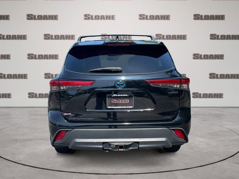 Used 2021 Toyota Highlander XLE AWD/4WD image 4