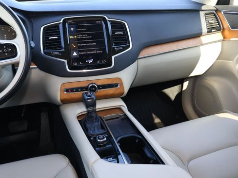 Used 2022 Volvo XC90 T6 Momentum w/ Advanced Package image 12