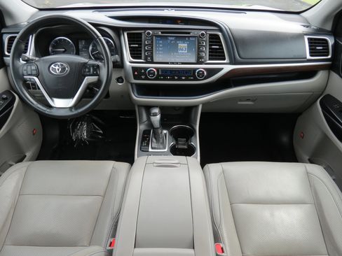 Used 2016 Toyota Highlander Limited image 11