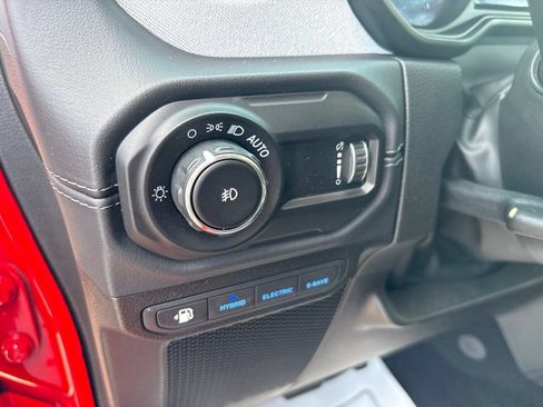 Used 2025 Jeep Wrangler Unlimited Sahara w/ Safety Group AWD/4WD image 21