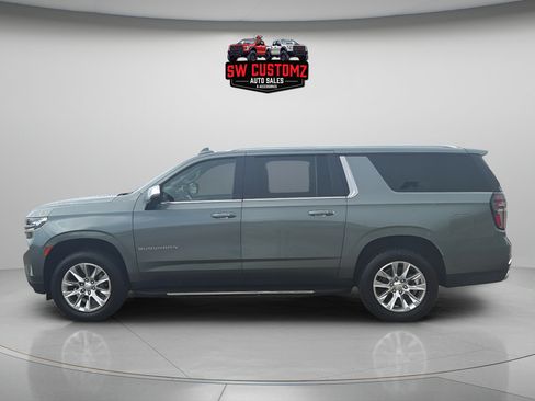 Used 2023 Chevrolet Suburban Premier RWD image 4