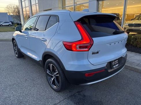 Used 2025 Volvo XC40 B5 Core image 3