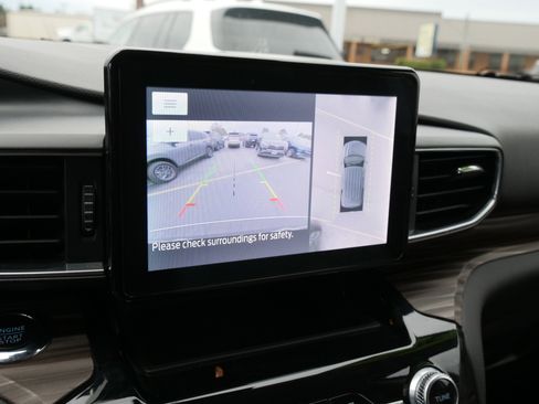 Used 2022 Ford Explorer Limited w/ Equipment Group 301A image 29