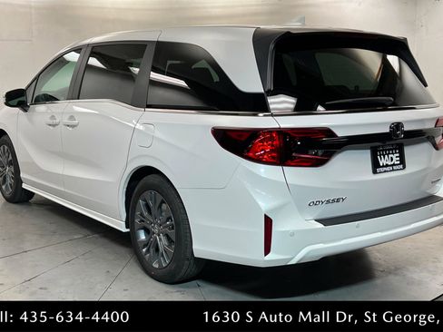New 2026 Honda Odyssey Touring image 3