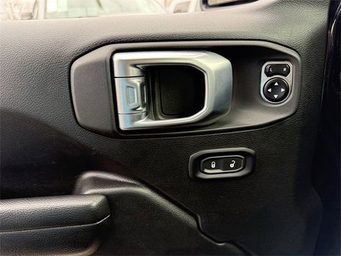 Used 2023 Jeep Gladiator Sport image 21