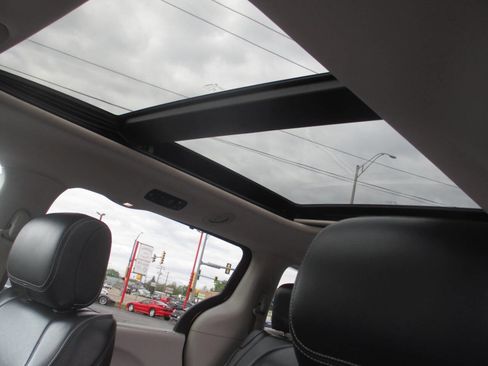 Used 2019 Chrysler Pacifica Limited FWD image 24