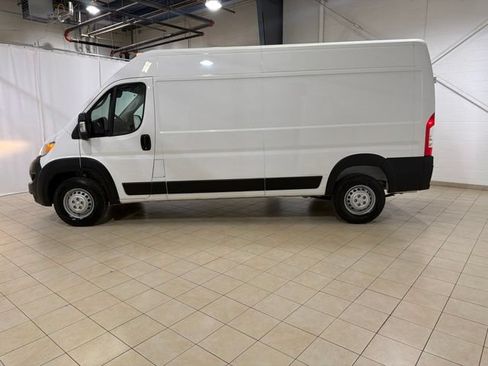 Used 2025 RAM ProMaster 2500 w/ Convenience Group FWD image 3