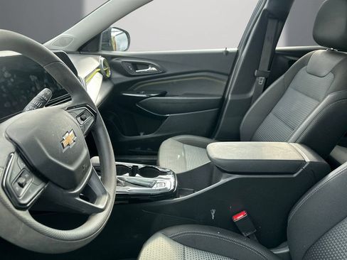 Used 2026 Chevrolet Trax LT FWD image 6