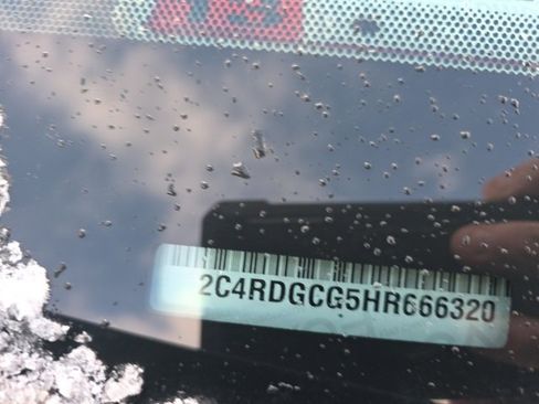 Used 2017 Dodge Grand Caravan SXT image 5