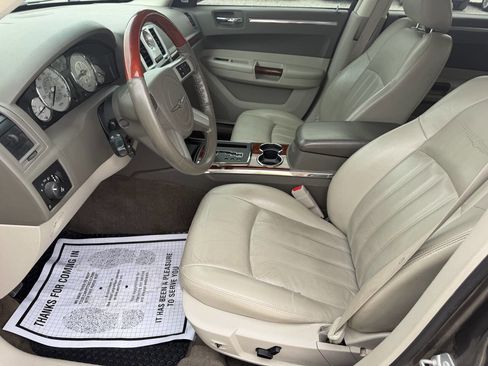 Used 2010 Chrysler 300 C w/ Luxury Group II RWD image 14