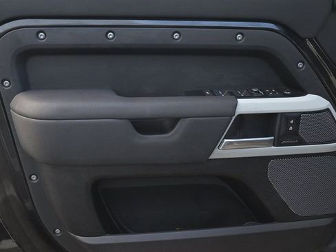 Used 2021 Land Rover Defender 110 SE image 13