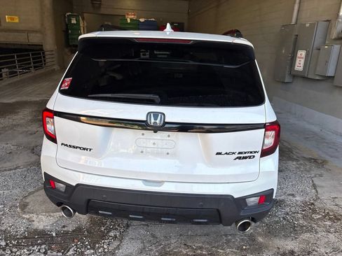 Used 2024 Honda Passport Black Edition image 4