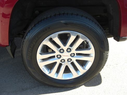 Used 2018 GMC Canyon SLT w/ Driver Alert Package image 4