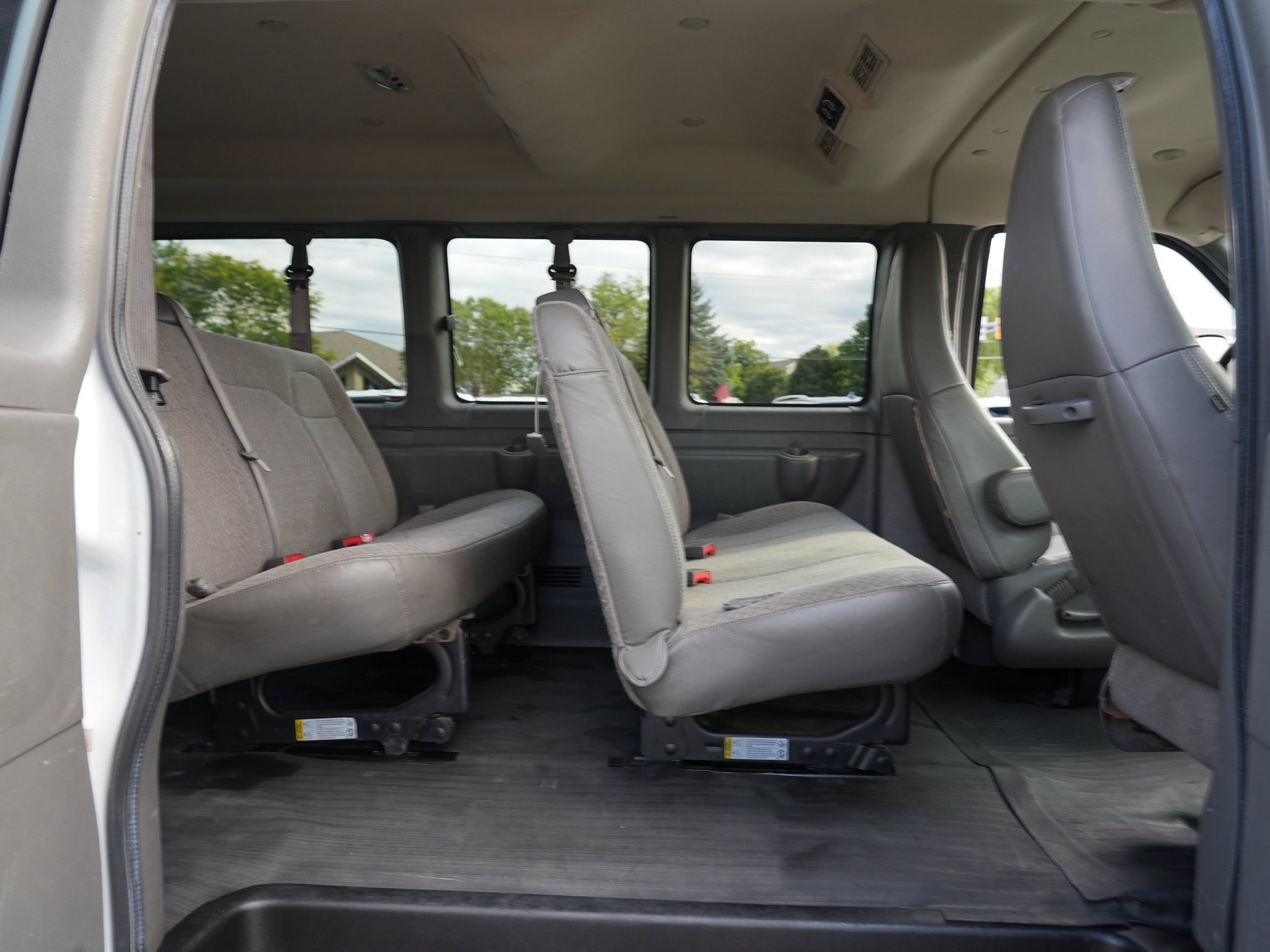 Used 2019 Chevrolet Express 2500 LS w/ Driver Convenience Package RWD image 21