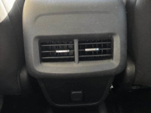 Used 2018 Chevrolet Equinox LT image 20