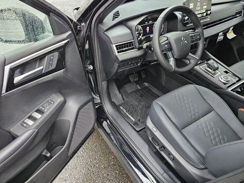 Used 2025 Mitsubishi Outlander SEL Black Edition image 15