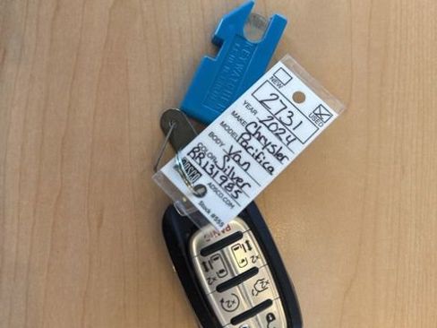 Used 2024 Chrysler Pacifica Touring-L FWD image 45