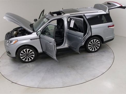 Used 2022 Lincoln Navigator Reserve image 58