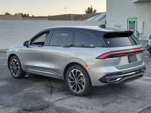 Used 2024 Lincoln Nautilus Reserve image 31