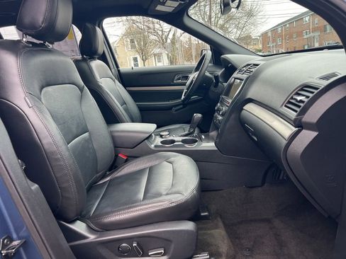 Used 2018 Ford Explorer XLT w/ Equipment Group 202A AWD/4WD image 29