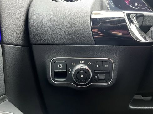 Used 2025 Mercedes-Benz GLA 250 4MATIC image 18