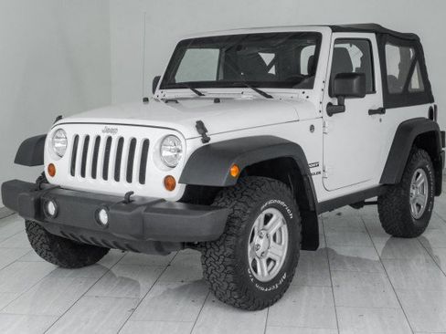 Used 2013 Jeep Wrangler Sport AWD/4WD image 4