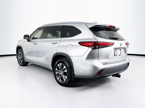 Used 2020 Toyota Highlander XLE image 7