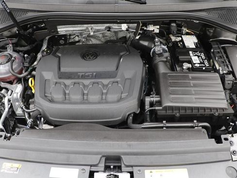 Used 2024 Volkswagen Tiguan SE R-Line image 32