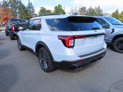 New 2026 Ford Explorer ST w/ Sun And Sound Package image 6