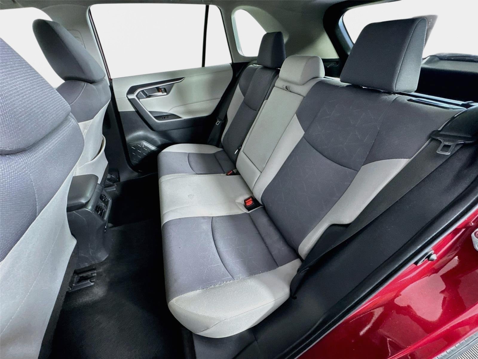 Used 2019 Toyota RAV4 XLE w/ Convenience Package FWD image 22
