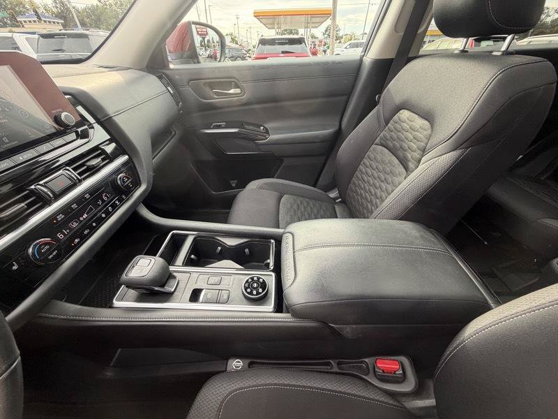 Used 2022 Nissan Pathfinder SV w/ SV Premium Package AWD/4WD image 32