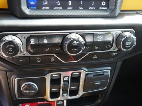 Used 2022 Jeep Wrangler Unlimited Rubicon w/ LED Lighting Group AWD/4WD image 20