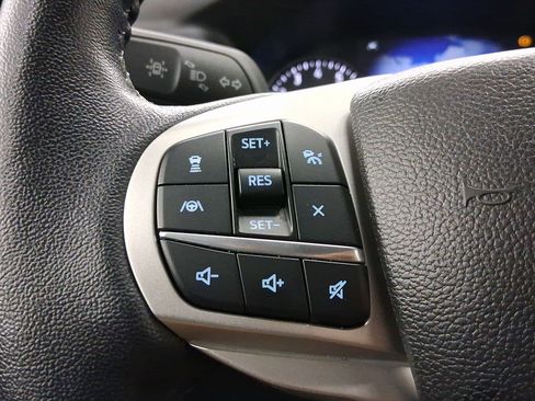 Used 2023 Ford Explorer Limited image 16