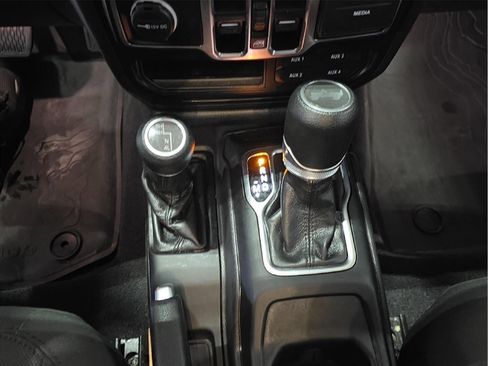 Used 2023 Jeep Wrangler Unlimited Sport AWD/4WD image 18