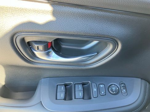 Certified 2025 Honda HR-V LX image 36