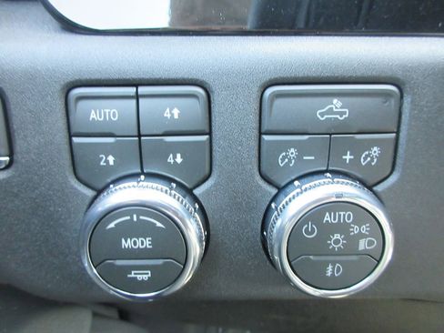 New 2026 GMC Sierra 2500 SLE w/ SLE Value Package; AWD/4WD image 17