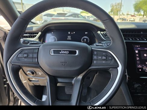 Used 2025 Jeep Grand Cherokee Altitude AWD/4WD image 22
