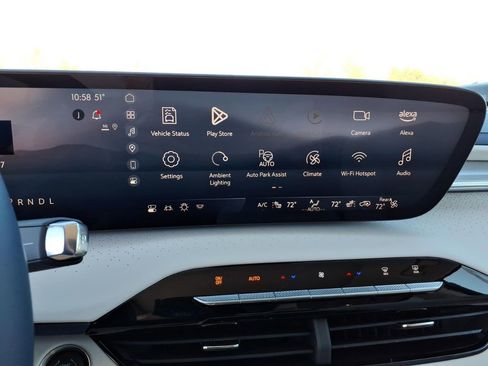 Used 2025 Buick Enclave Avenir w/ Super Cruise Package FWD image 12