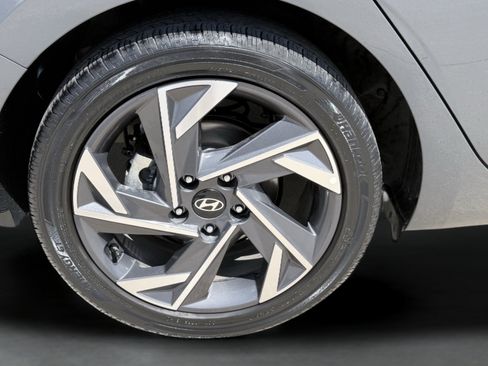 Used 2025 Hyundai Elantra SEL FWD image 9