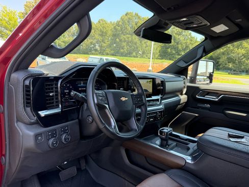 Used 2024 Chevrolet Silverado 1500 High Country AWD/4WD image 39