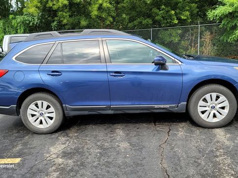 Used 2019 Subaru Outback 2.5i Premium w/ Popular Package #2 AWD/4WD image 7