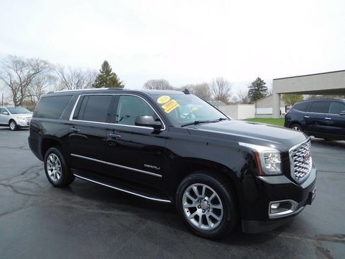 Used 2019 GMC Yukon XL Denali image 4