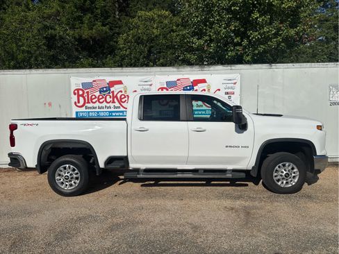 Used 2025 Chevrolet Silverado 2500 LT w/ Convenience Package AWD/4WD image 2