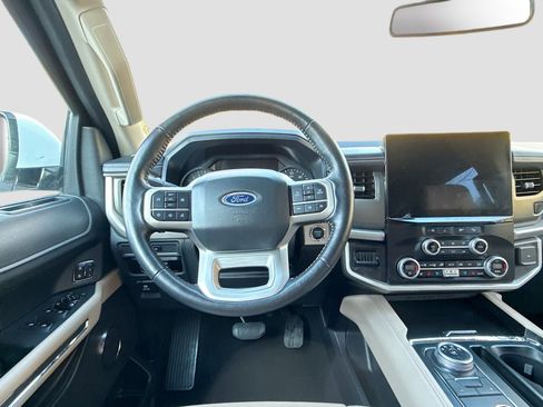 Used 2024 Ford Expedition Max XLT image 11